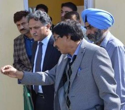 Advisor Ganai inspects functioning of Ompora water supply scheme