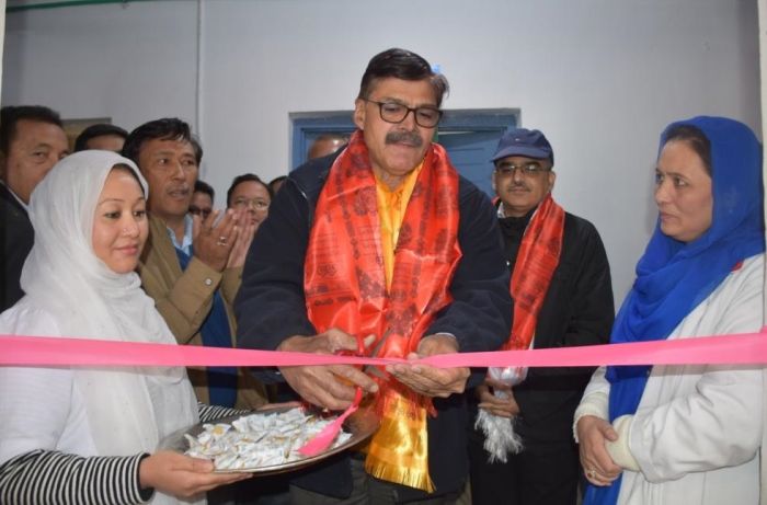 Kumar visits Kargil, reviews developmental scenario