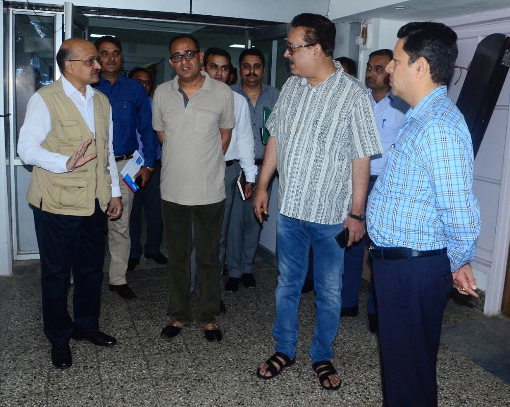 CS visits Civil Secretariat, inspects Darbar move arrangements