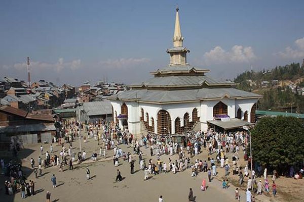 Urs Sheikh-ul-Alam (RA) observed with religious fervor