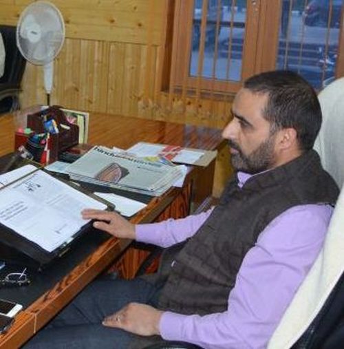 Kashmir Photojournalists Association calls on Director Information