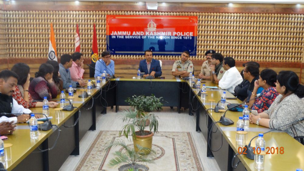 Group of IPS officers, on Kashmir tour, interact with IGP Kashmir