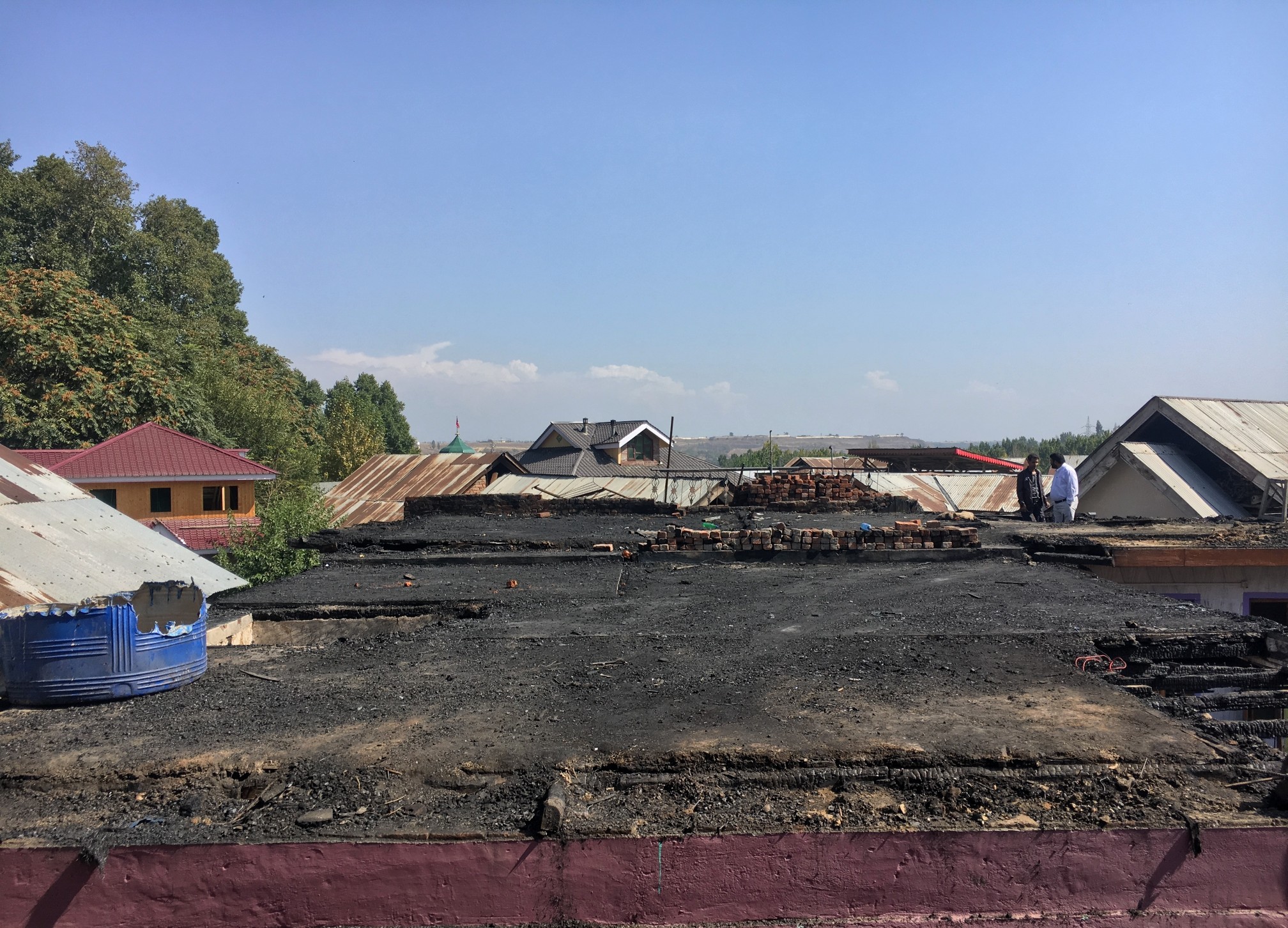 Fire renders 3 families homeless, injures 2 persons in Budgam