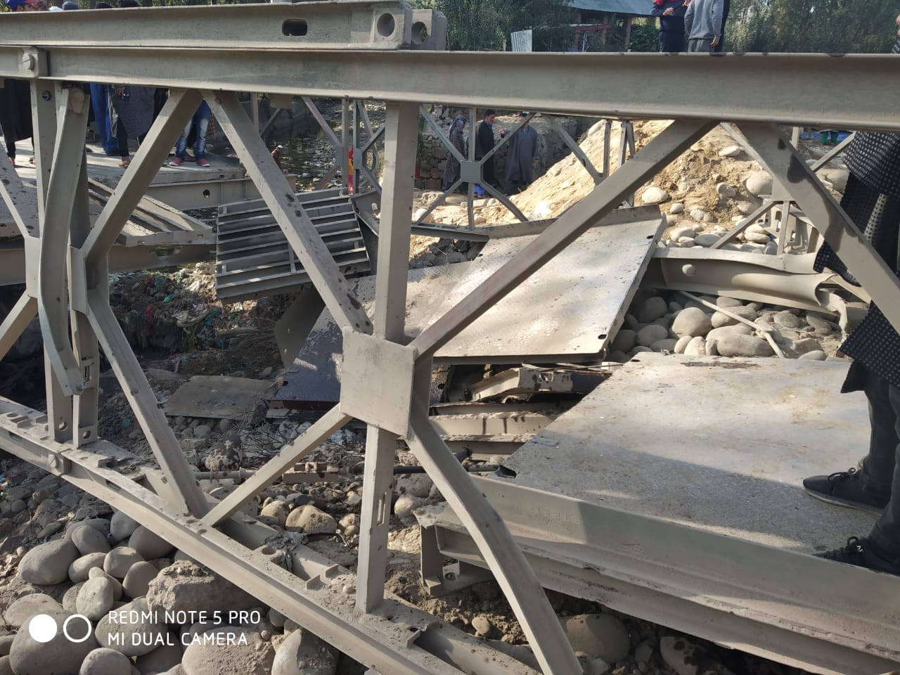 11 injured as Army ‘thrashes’ residents in Pulwama village after IED blast