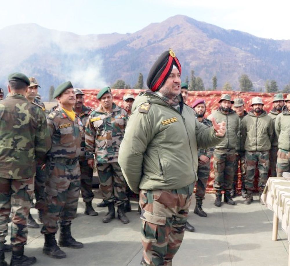 Northern Army Commander reviews security situation on LoC