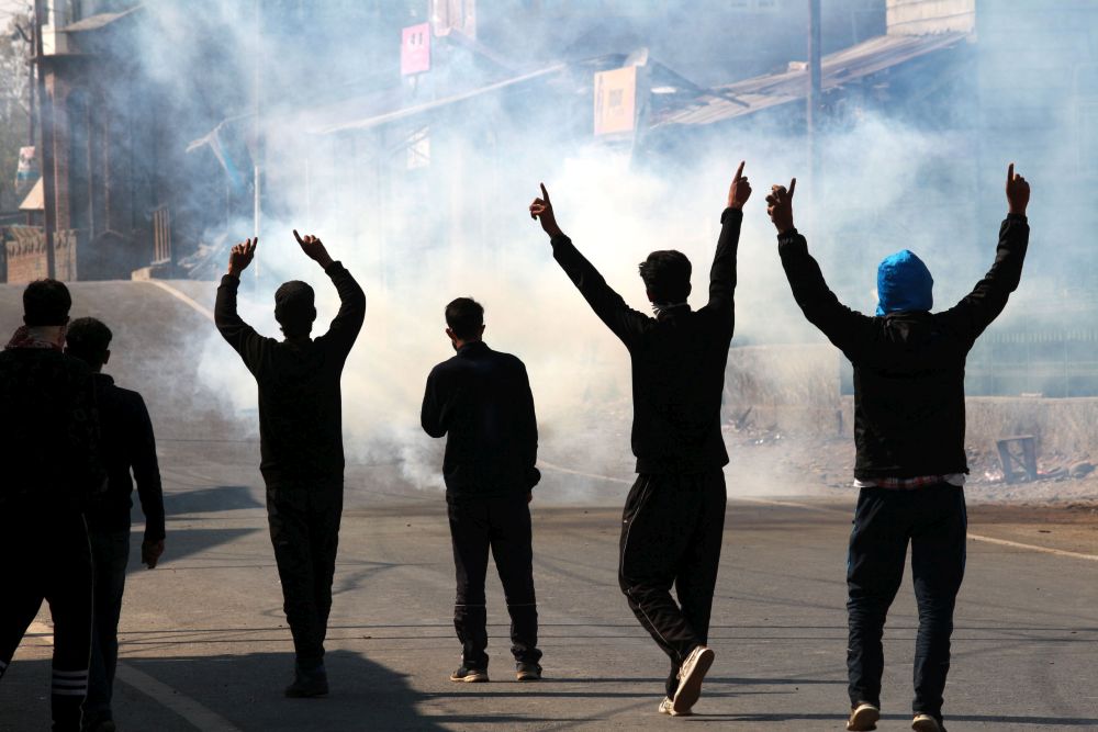 50 persons injured in clashes in Shopian, Kulgam villages