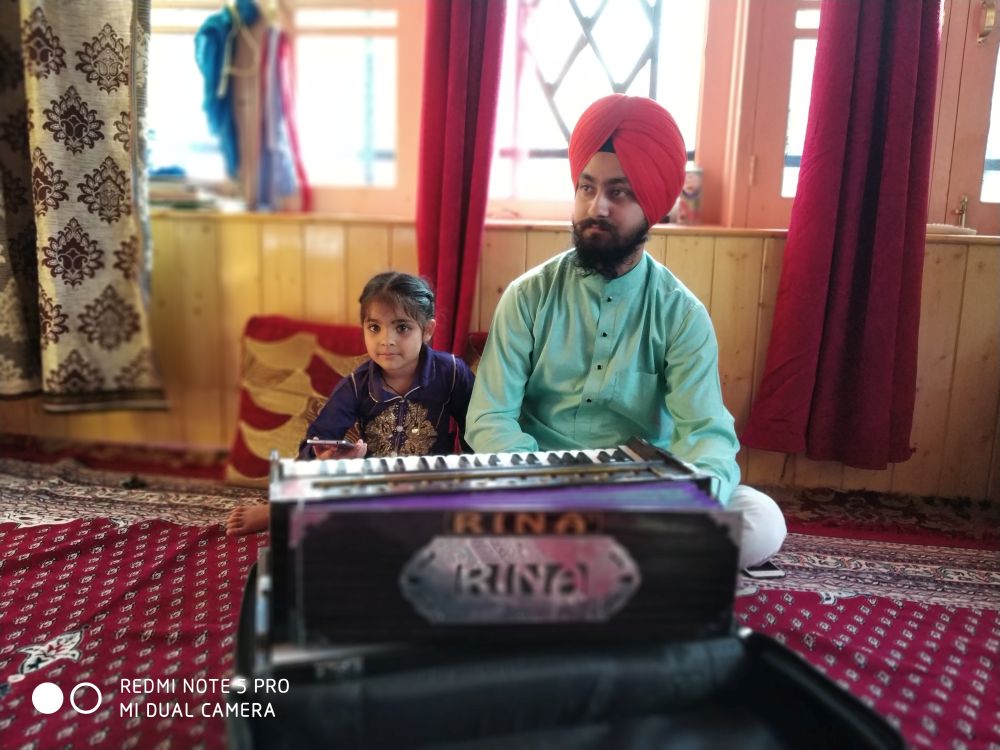 Meet Sanam Singh – Kashmir’s new singing sensation