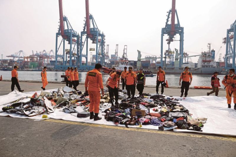 More body parts found from crashed Indonesian jet