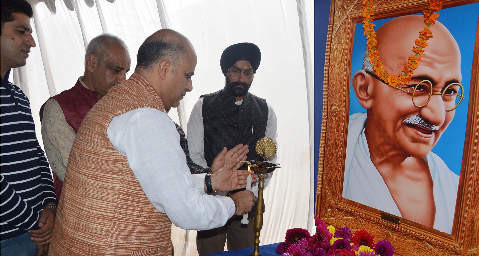 JK KVIB organizes function at Kashmir Haat