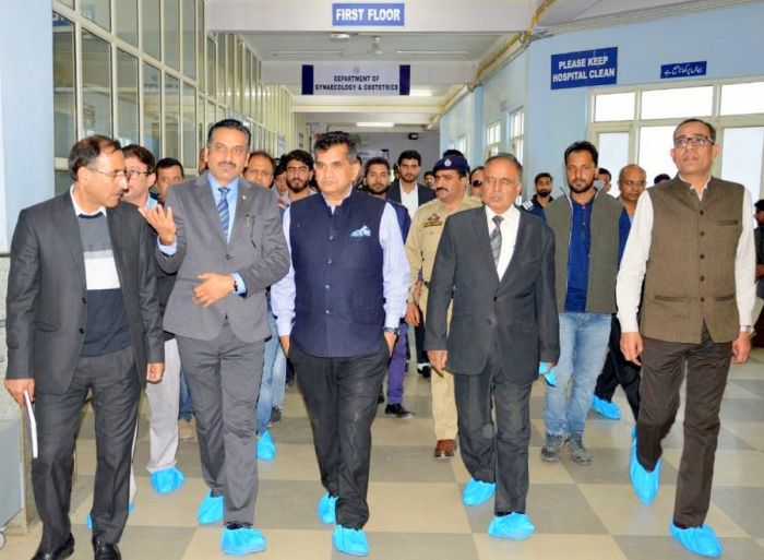 NITI Aayog CEO hails impressive performance by Baramulla, Kupwara
