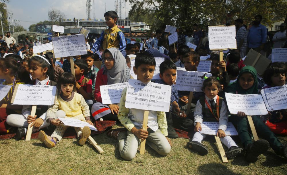 Children join PHE daily-wagers’ protest demanding pending salaries