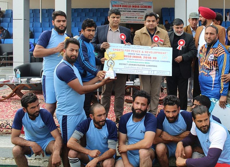 Secretary YSS distributes prizes among winning teams under Khelo India