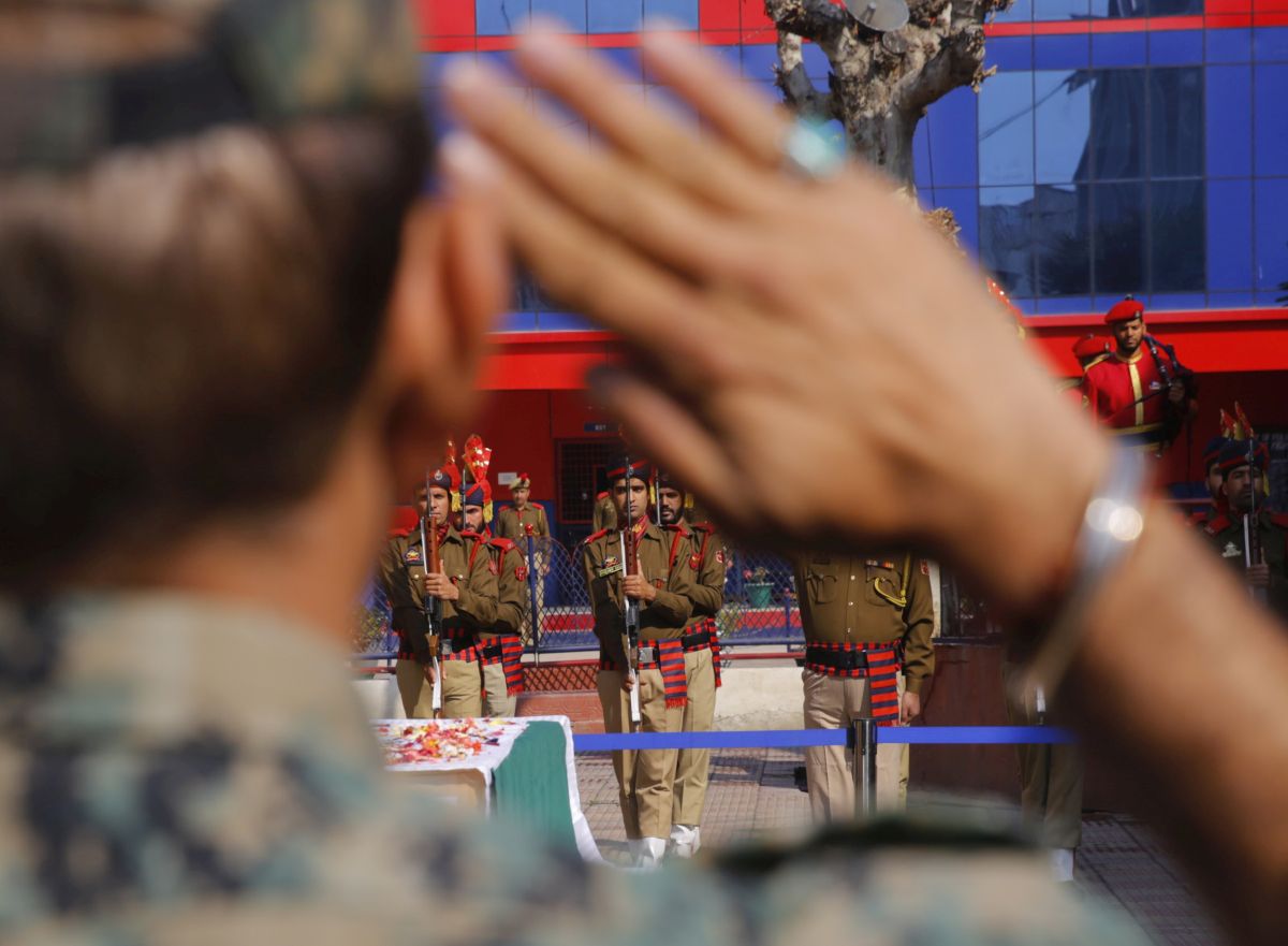 The security forces honour their CISF colleague…