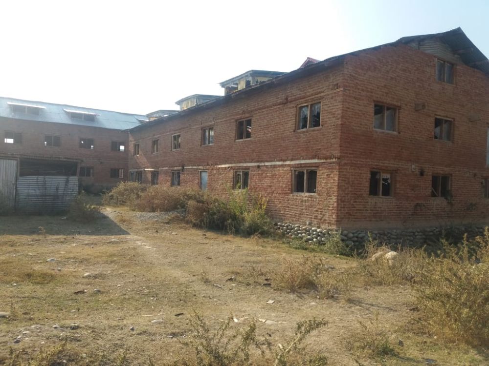 “Running in Loss”– Poultry farm owners at SIDCO Lassipora shut their units