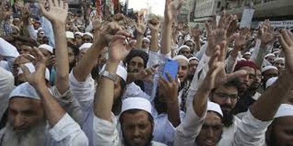 Pakistan arrests 250 for rioting, disrupting peace