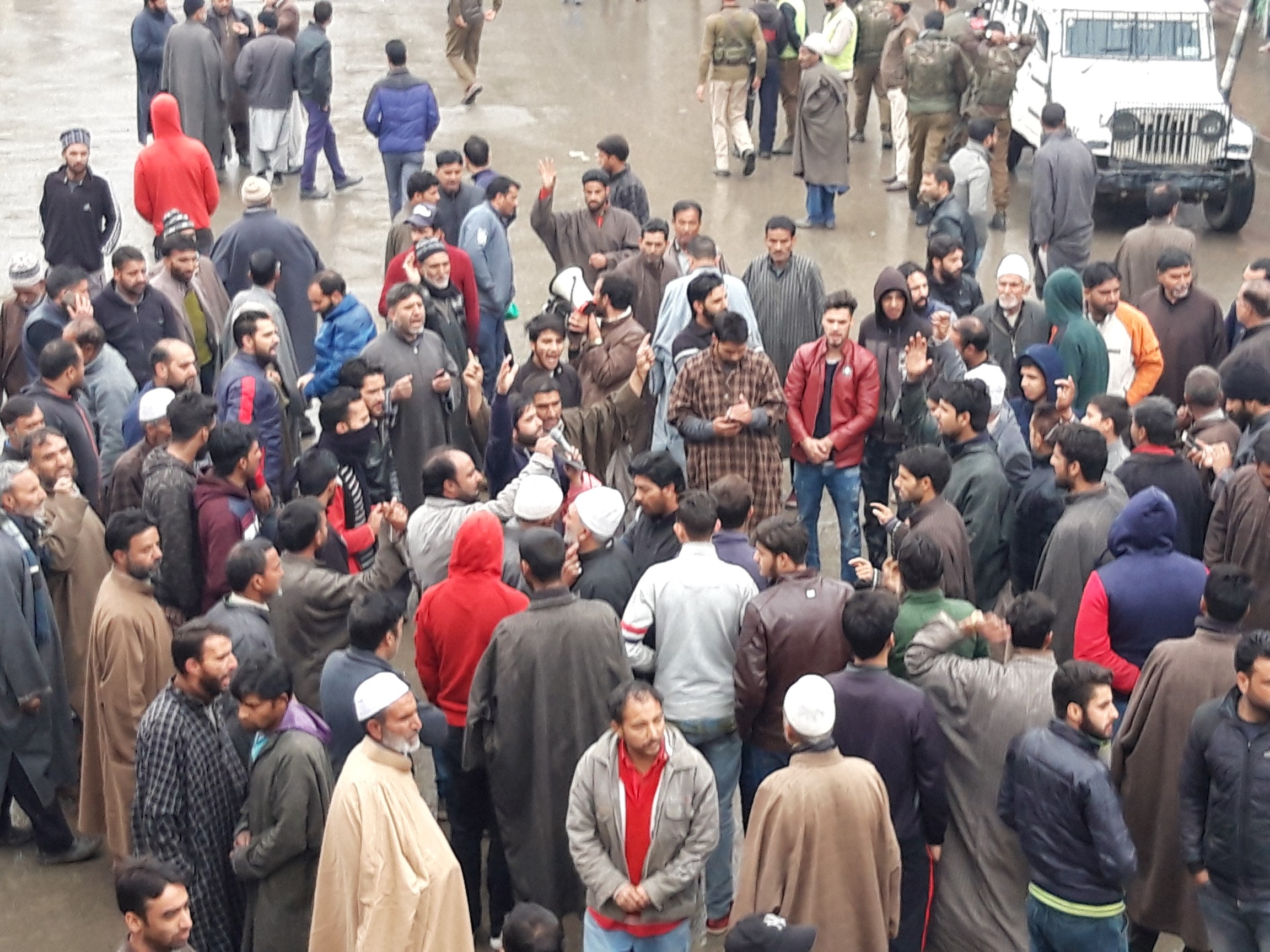 Budgam shuts against summoning of Aga Hassan by NIA