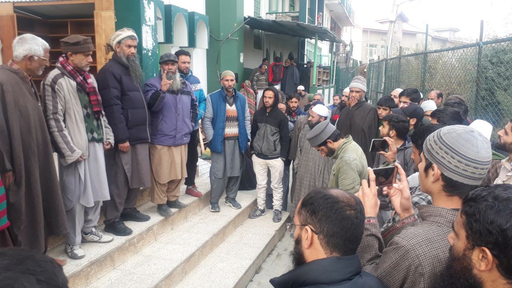 APHC G activists hold protest
