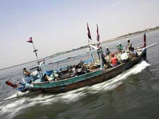 BSF seizes abandoned Pakistani boat off Gujarat coast