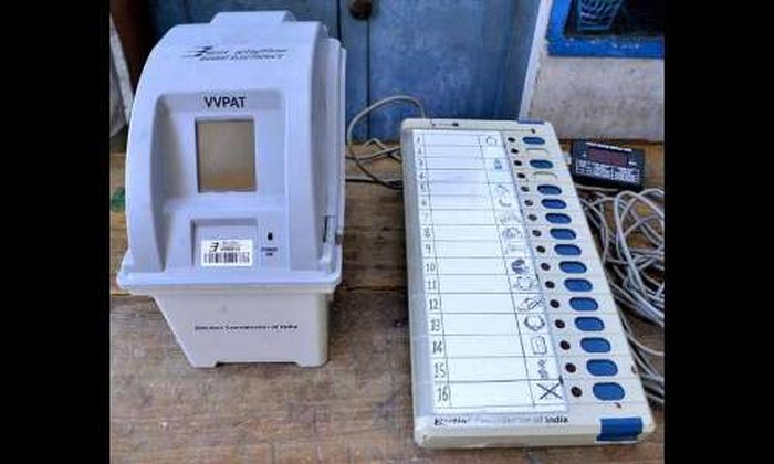 EC gets EVMs for LS polls