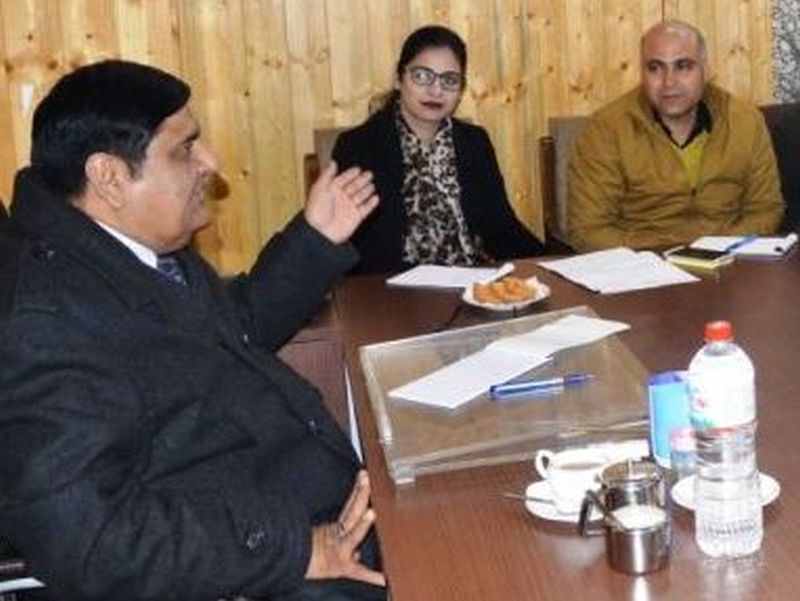 Vyas meets various public delegations in Srinagar