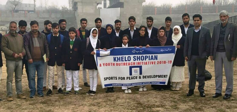 DC Shopian flags off players for Sports and Youth Convention