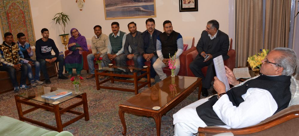 PHE Daily Wagers meet Governor