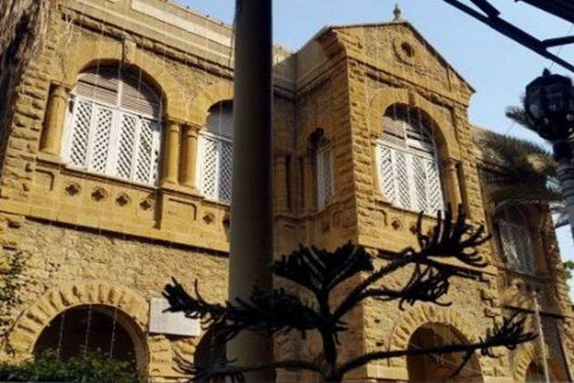 Armed men barge into Karachi press club; harass journalists