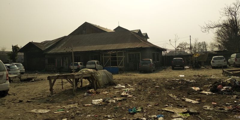 Street vendors in Sopore Town abandon ‘Bismillah Market’ owing to its shabby condition
