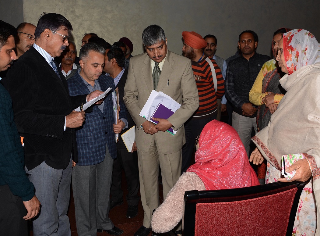 Scores of delegations, individuals meet Kumar in Jammu