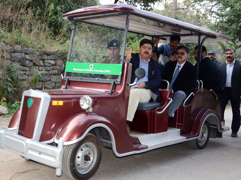 Kumar launches Battery Car at Mansar Lake