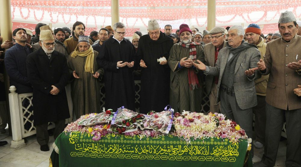 Dr. Farooq, Omar, party leaders offer Fateha Khwani at Naseem Bagh