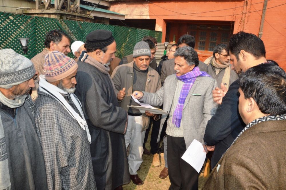 Ganai holds marathon public hearing at Srinagar