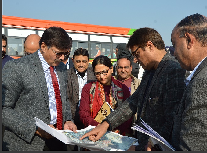 Kumar takes stock of Industry, Health sector works in Samba