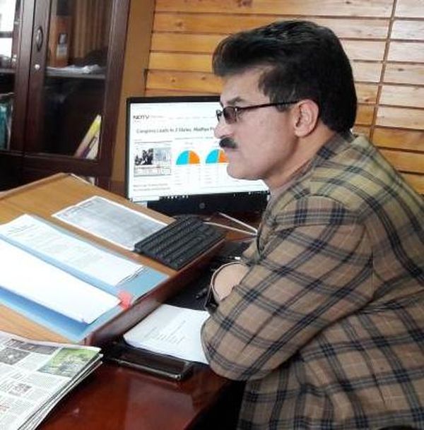 DDC Kulgam reviews implementation of PMAY-U