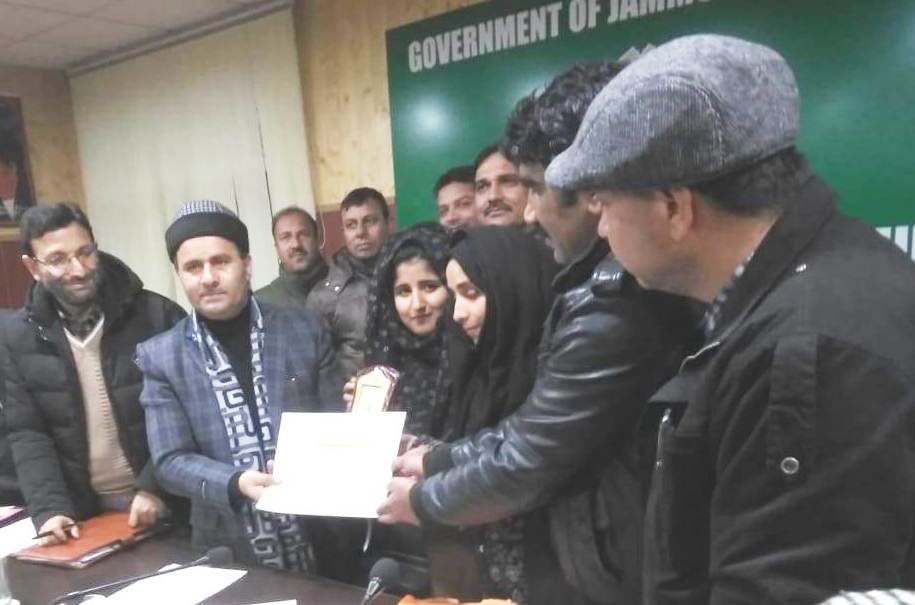 2 girls from Kulgam selected for National Science Congress