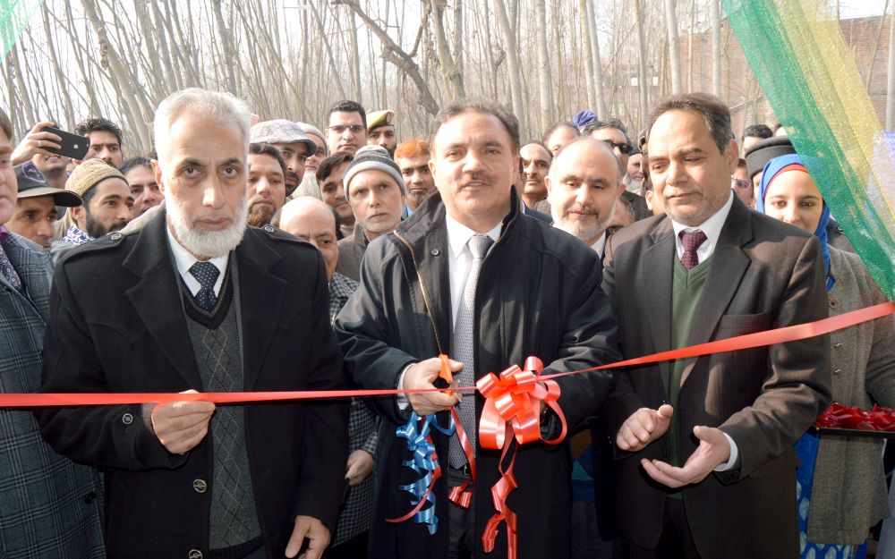 J&K Bank inaugurates new premises at Dab Ganderbal, to start a pilot project for handicrafts promotion