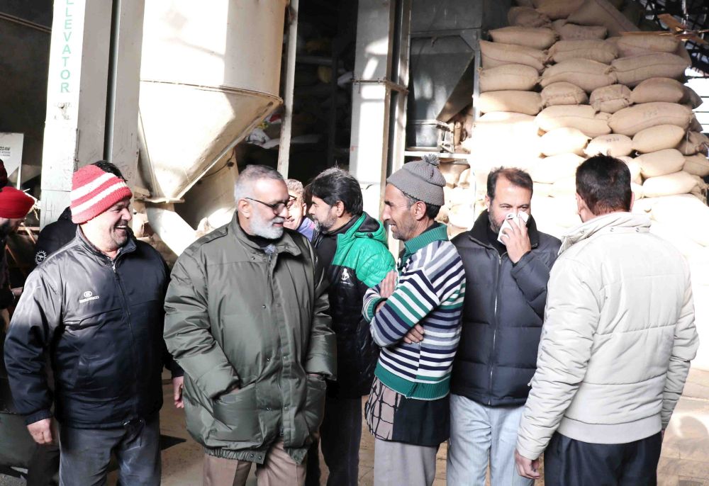 Director Agriculture visits Seed Multiplication Farm Padgampora