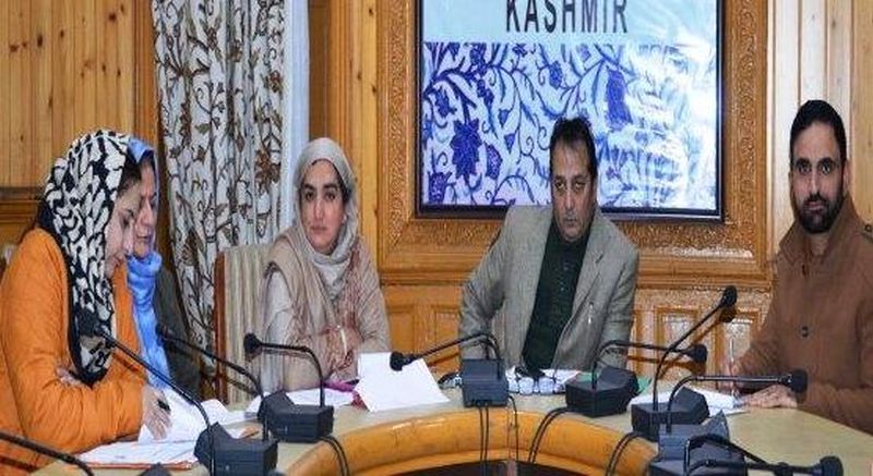 Complete languishing projects within stipulated time frame: Div Com to DDCs