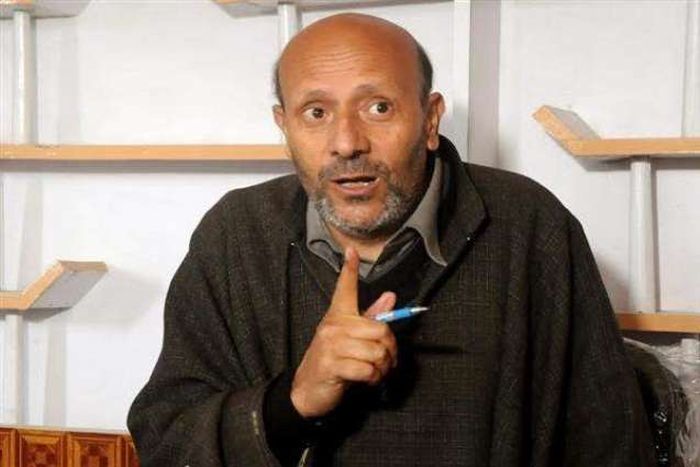 Quite politics or to apologize: Er. Rasheed asks Mehbooba