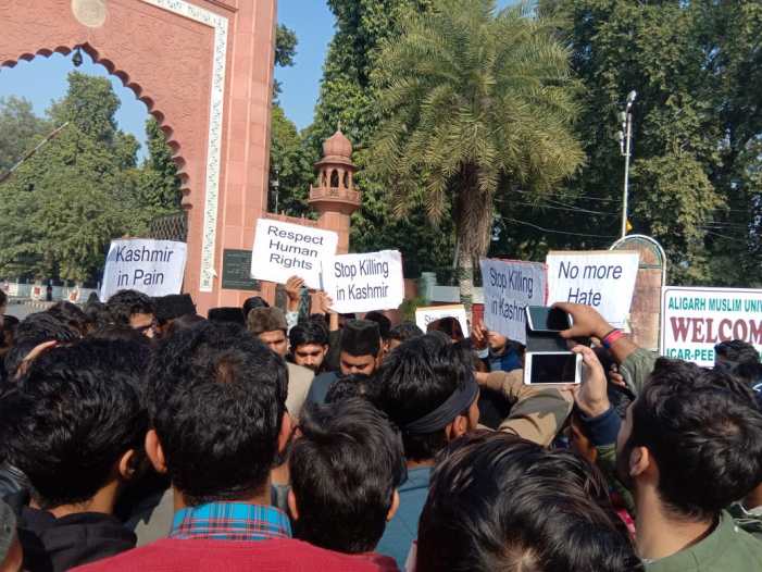 AMU students protest Pulwama civilian killings; write to President Kovind