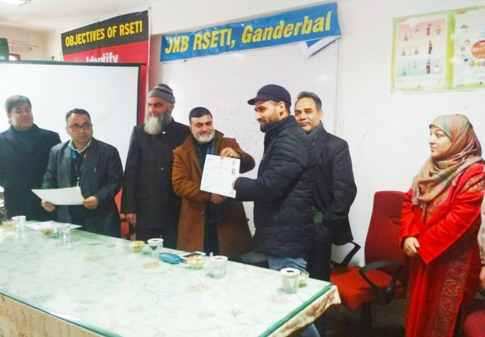 J&K bank RSETI Ganderbal holds valedictory function for trainees of PMEGP 