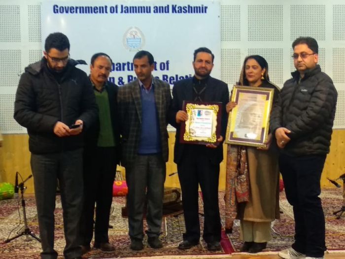 Artists pay musical tributes to legendary singer Raj Begum, Rashid Farash