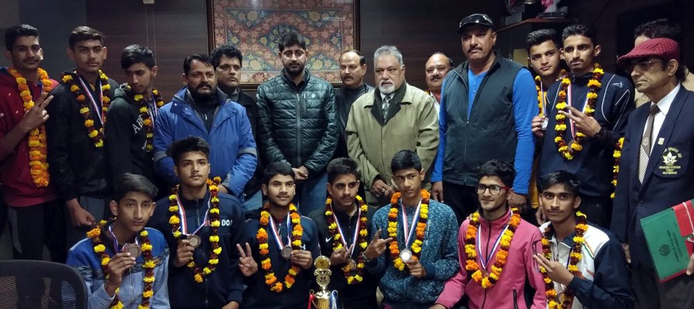 Secy Sports Council felicitates sub-junior Handball team for winning Bronze at New Delhi