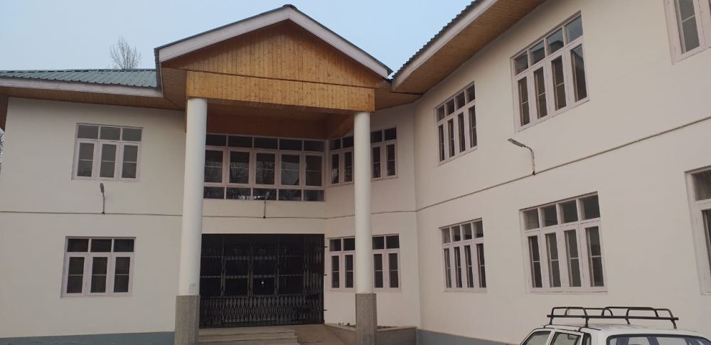 Shortage of doctors at PHC Tukroo in district Shopian irk residents