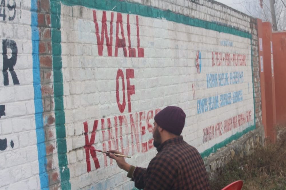 Students set up ‘Wall of Kindness’ in Pulwama town