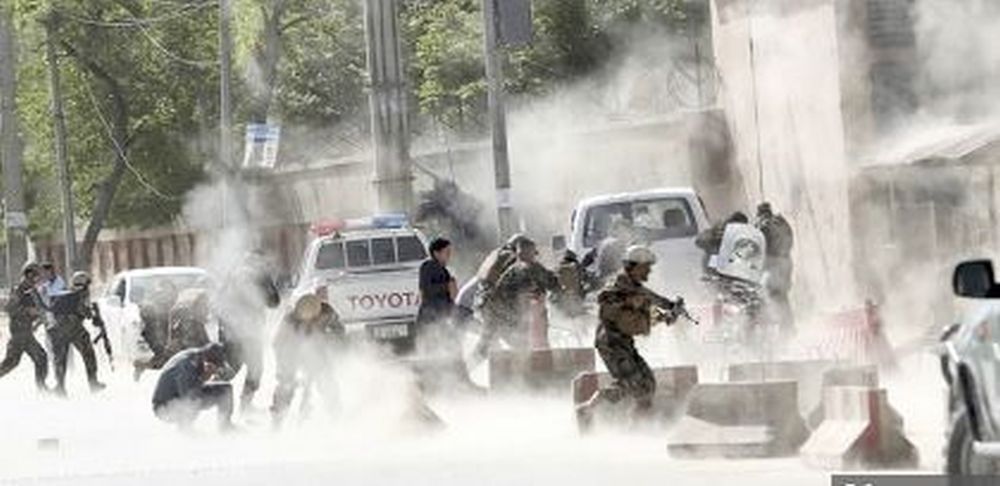 Blast rocks Kabul govt compound in ongoing attack: officials