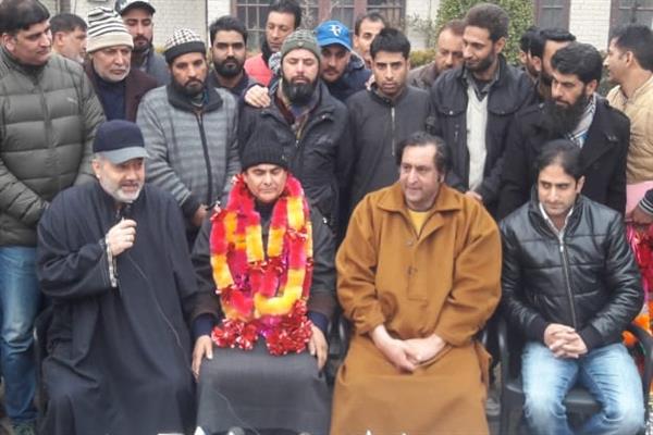 Former PDP leader Raja Aijaz joins PC