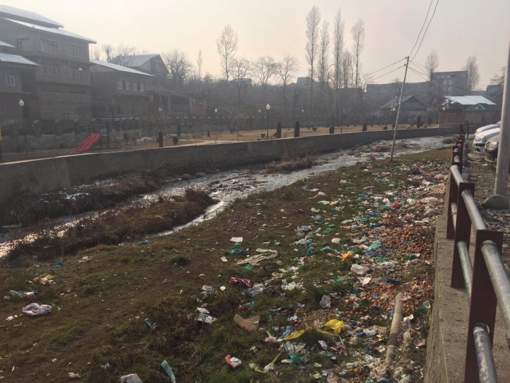 ‘Shopian Bonabazar Public Park’ turns into dumping site