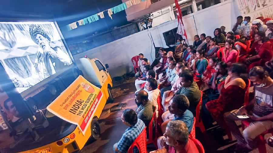 BBC docu on 2002 riots screened at Jadavpur University; Presidency show likely on Friday