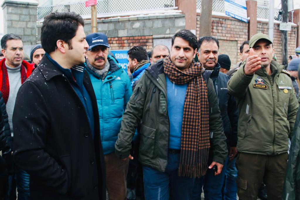 DC Sgr tours City areas; oversees snow clearance operation